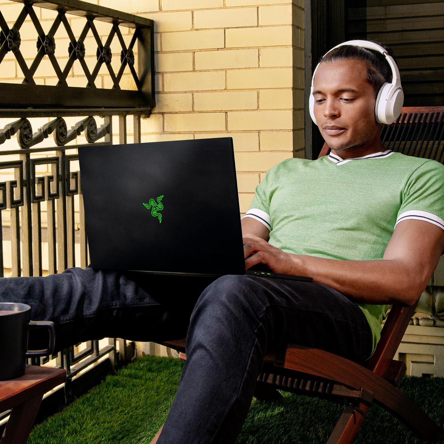 Blade 14 Gaming Laptop: AMD Ryzen 9 5900HX 8 Core, NVIDIA Geforce RTX 3070, 14" QHD 165Hz, 16GB RAM, 1TB SSD - CNC Aluminum - Chroma RGB - THX Spatial Audio - Vapor Chamber Cooling